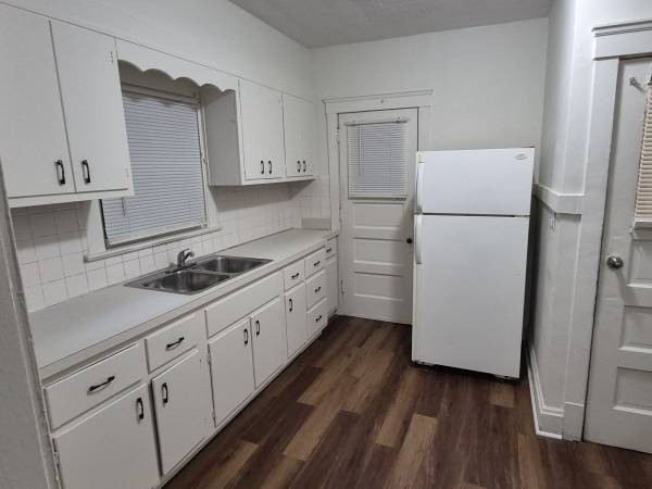 Beautiful 2- Bedroom Downstairs Unit- Quiet Lakewood Neighborhood 1