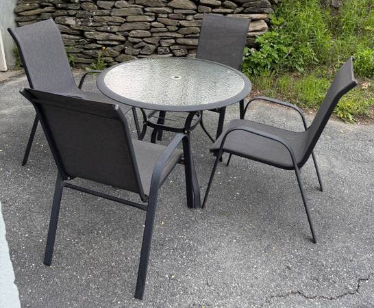 Patio Dining Set – 40” Round Glass Table + 4 Chairs – Good Condition 1