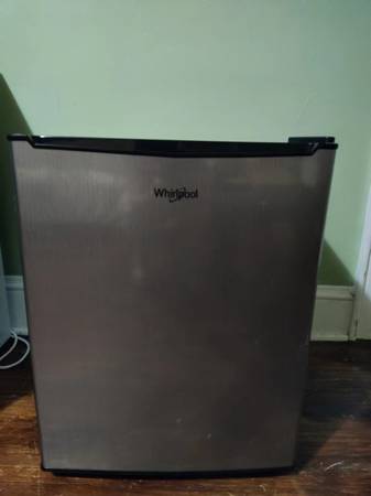 Single-Door Refrigerator (Stainless Steel) 1