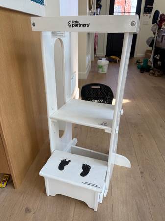 Learning tower/kitchen helper 1