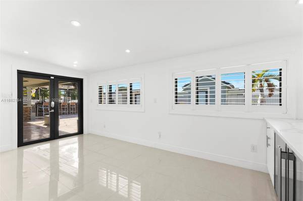$1,050,000 / 4br - 1503ft2 - Beautifully updated home, 4 bed 4 bath (Miami)63825130406785123