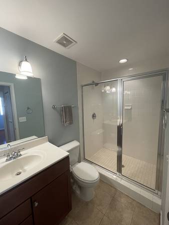 $1,675 / 2br - Bright, Sunny Bedroom in a Gorgeous, Spacious Condo (Shirlington)63511953947267121