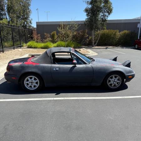 1992 Mazda Miata 1.6 with a MANUAL TRANSMISSION! - $2,850 (90248)63615926775169121