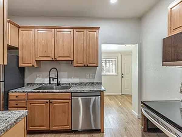 $850 / 3br - 1092ft2 - Charming 3 bed 2 bath home! (Sacramento, CA)64043494088195124