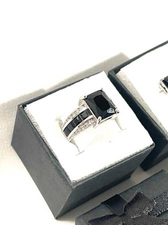 Anillo de plata esterlina completamente nuevo con piedras de ónice negro y aretes a juego - $40 (Vacaville)63471043273091122