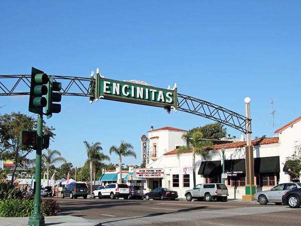 $2,899 / 2br - 1025ft2 - Centro de fitness, armarios blancos con encimeras mejoradas (Encinitas)63663940784003124
