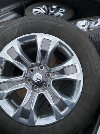 6 llantas y neumáticos para ram chevy gmc - $1.100 (Tacoma)63471418633729120
