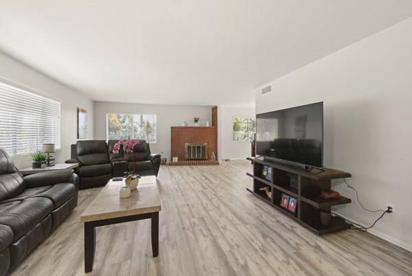 $1,349,000 / 4br - 2598ft2 - 🚨 $150,000 Price Drop! – Custom Ventura Home with Orchard & Ocean Vie (Ondulando Community, Ventura)63800567411073124