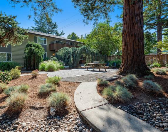 $1,895 / 3br - Close to MAX, Restaurants on Southwest Hall Blvd - See Our 3 Bed (Beaverton)64039060299011122