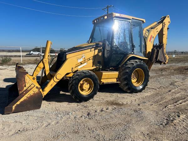 Caterpillar 420D backhoe 1