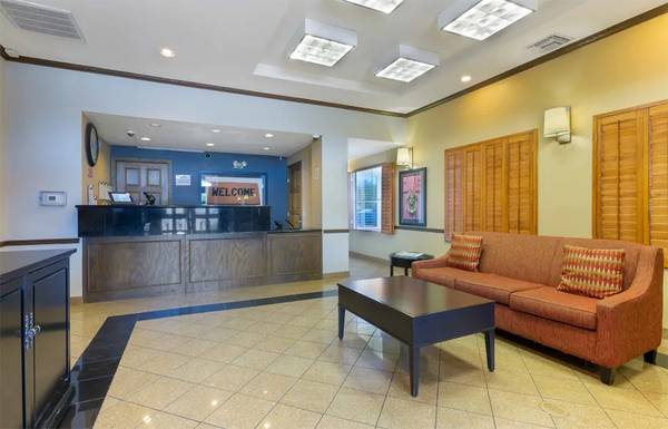 Laundry Facility, Close to Restaurants, Dog Park 1