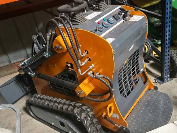 23hp mini skidloader 1