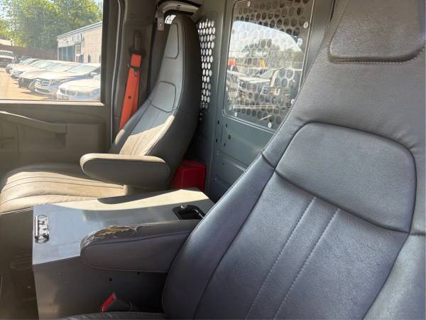 2016 Chevrolet Express 2500 - Photo 10