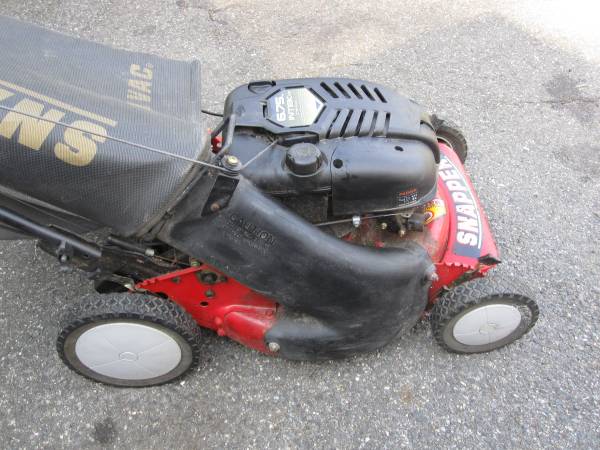 SNAPPER SELF PROPELLED VARIABLE SPEED WITH BAGGER 1