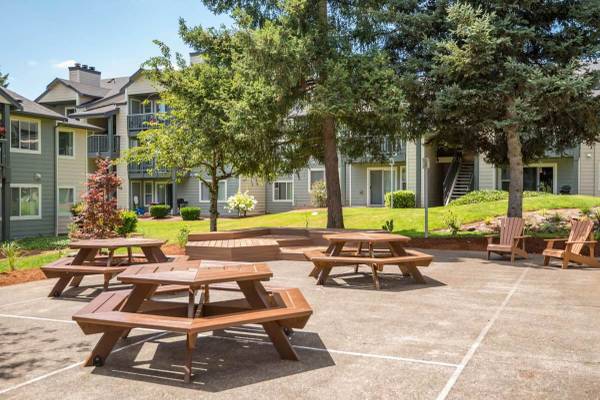 $1,576 / 1hab - 700ft2 - Alivie sus preocupaciones con un largo remojo en la bañera de hidromasaje en Riverwood Heights A (Tigard - Wilsonville, King City, Sherwood)63831682373379122