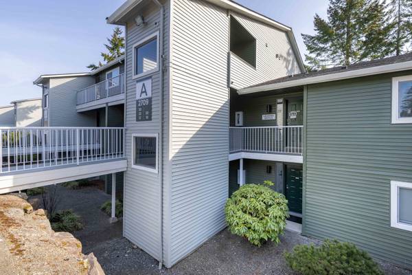 $2,275 / 2br - 1120ft2 - Ice Maker, Quartz Countertops, 2/bd 2/ba (2709 Lincoln Way, Lynnwood, WA)63659484102403123