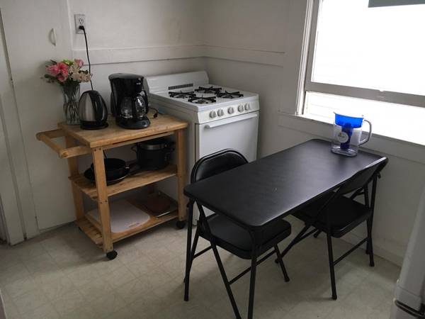 $1,000 / 3br - Nob Hill Room for rent - in a 3BR 1BA apartment (furnished) (nob hill)63850428125571122