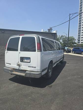 CHEVROLET 350 EXTENTED VAN - $2,950 (Chicago)63493739115009122