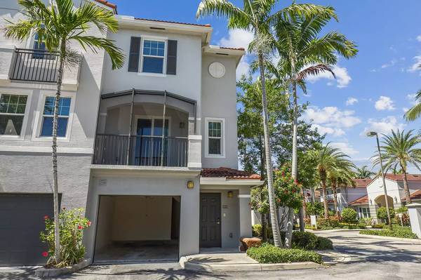 Comfortable convenience at IMT Gulfstream! Washer & Dryer in unit 1