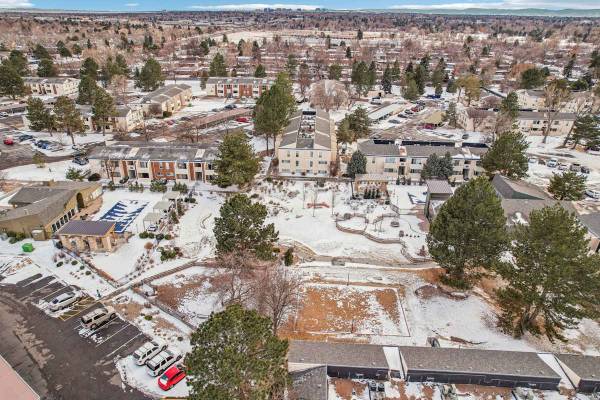 $1,365 / 2br - 950ft2 - Arrendamiento a Corto Plazo, Renta Flexible, Programa de Recompensas para Residentes (7100 East Mississippi Avenue, Denver, CO)63973499811587124