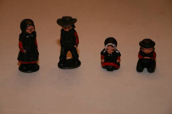 AMISH CAST IRON FAMILY OF MOM DAD CHILDREN 1
