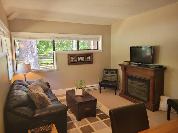 Furnished, Private 1 bed, 1bath Suite in Whistler Cay 1