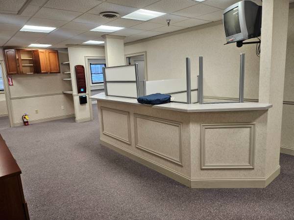 $2,800 / 1700ft2 - Very nice Office complex available (South Hadley, MA)64017047298563124
