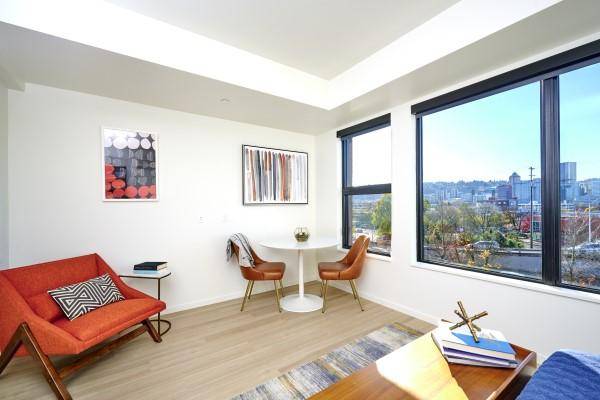 $1,199 / 430ft2 - Exclusive Studio/1 BA Hideaway with In-Home Laundry, Steps to Street (Central Eastside)64038886032386121