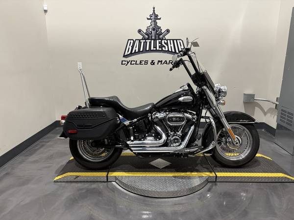 2022 Harley-Davidson® FLHCS - Heritage Classic 114 1
