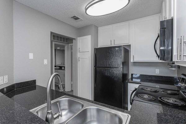 Spacious Closets, Patio/Balcony, Ceiling Fans in all rooms 1