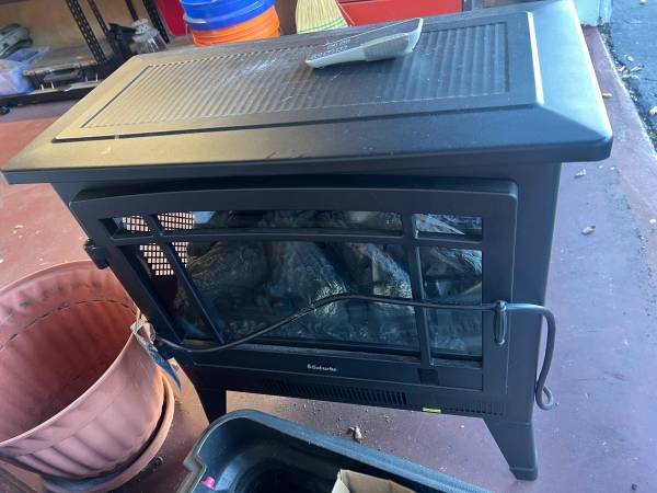 Suburbs Electric Fireplace 1