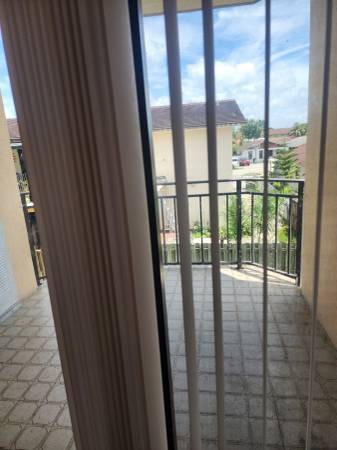 $2,950 / 2br - 1600ft2 - 3 BEDROOM APARTMENT / 2 BATHS (HIALEAH)64002015108227124