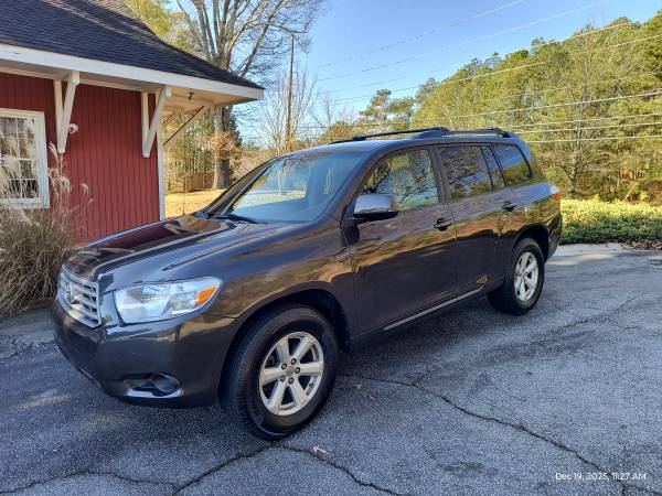 2008 Toyota Highlander V6 No dents/dings/shiny paint xclean runs great 1