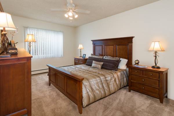 $985 / 1br - 635ft2 - Mountain Shadows (1005 Fontmore Rd. Colorado Springs, CO 80904)63658213613059123