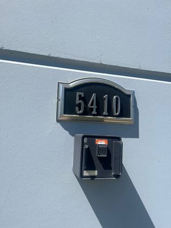 Metal address plaque 1