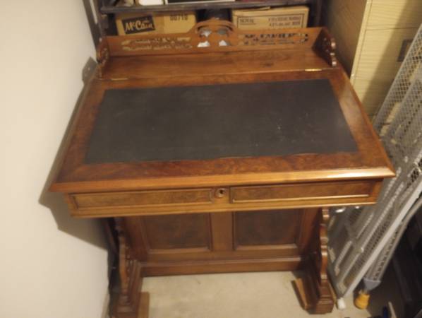 Captains desk 1