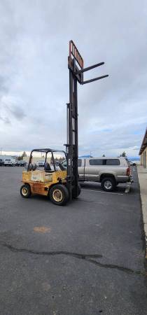 FORKLIFT 1