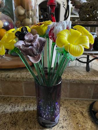 glass flowers and glass daisy's in vase 1