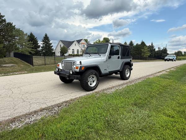 2004 Jeep Wrangler Sport ! Clean body clean floors  5 spd 142k - $7,50063493830238595122