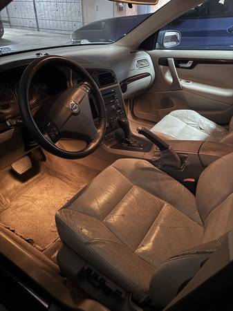 2004 Volvo S60 2.5T - $2.000 (Glendale)63470041729921123