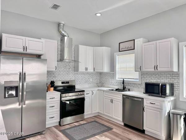 $1950.00 / 3br - 1320ft2 - 1409 E 6th Ct.63910446869122122