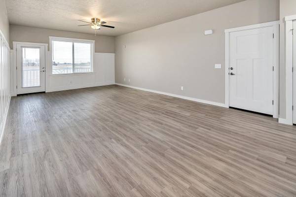 $1,985 / 3br - 1287ft2 - Classic Wainscoting, Large Bedrooms, Attached Garages *in select units (Nampa)63981527848706122
