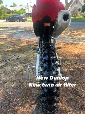 2022 Honda CRF 250R, toda la moto, 15 horas, $5350 ahora $4995, no acepto trueque !! - $4,995 (San Bernardino, CA, cerca de las autopistas 210/215)63471426635777121