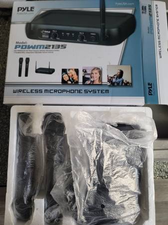 Mixer, Speakers, 2 wireless microphones 1