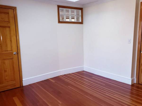 $1,175 / 180ft2 - Habitación grande cerca de tiendas, autobús 59 y tren T a Boston, aire acondicionado, WiFi gratis (Newton)63655201885187121