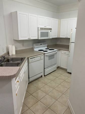 $2,600 / 2br - Beautiful & Private James Island Condo (James Island)64016105645826122