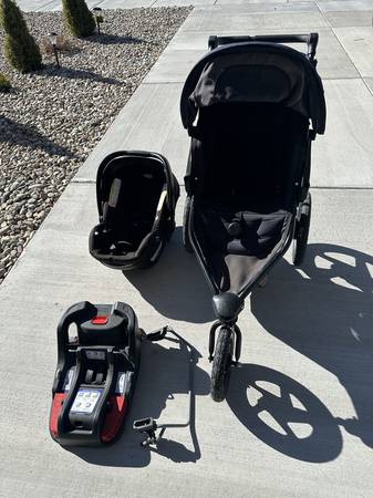 BOB Flex Jogging Stroller with Britax B-Safe Car Seat 1