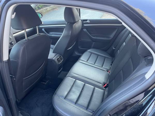 2010 vw jetta se 2.5 transmisión manual de 5 velocidades 121k funciona genial ! - $2,200 (medford)63654727256963124