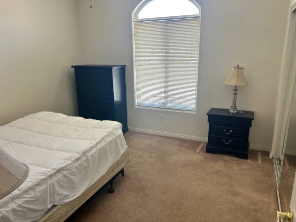 $750 / 1br - Roommate for gay household (DHS)63736289948929124