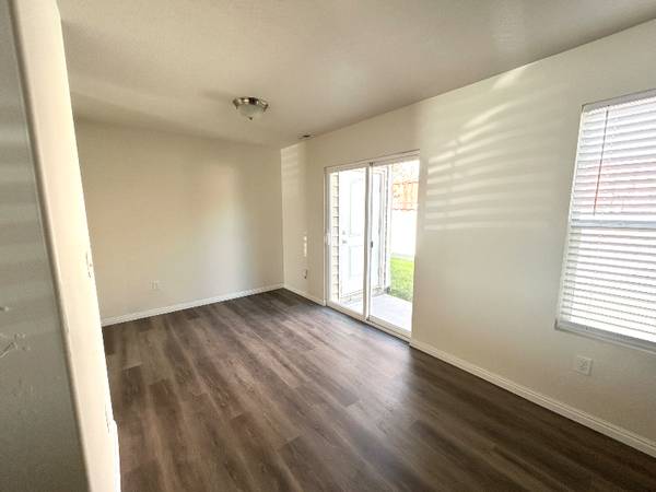 $2200.00 / 3br - 1300ft2 - Nice 3 Bedroom Townhome In Gated Community63670955288833123